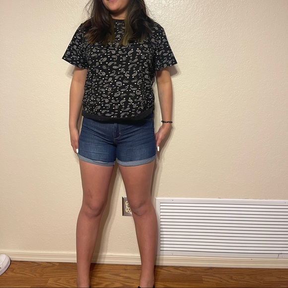 Mid Rise Cuffed Shorts - Picture 1 of 3